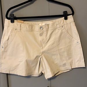 💚🍀🌟NWT DKNY khaki shorts size 14